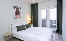 Travel And Live Apartments